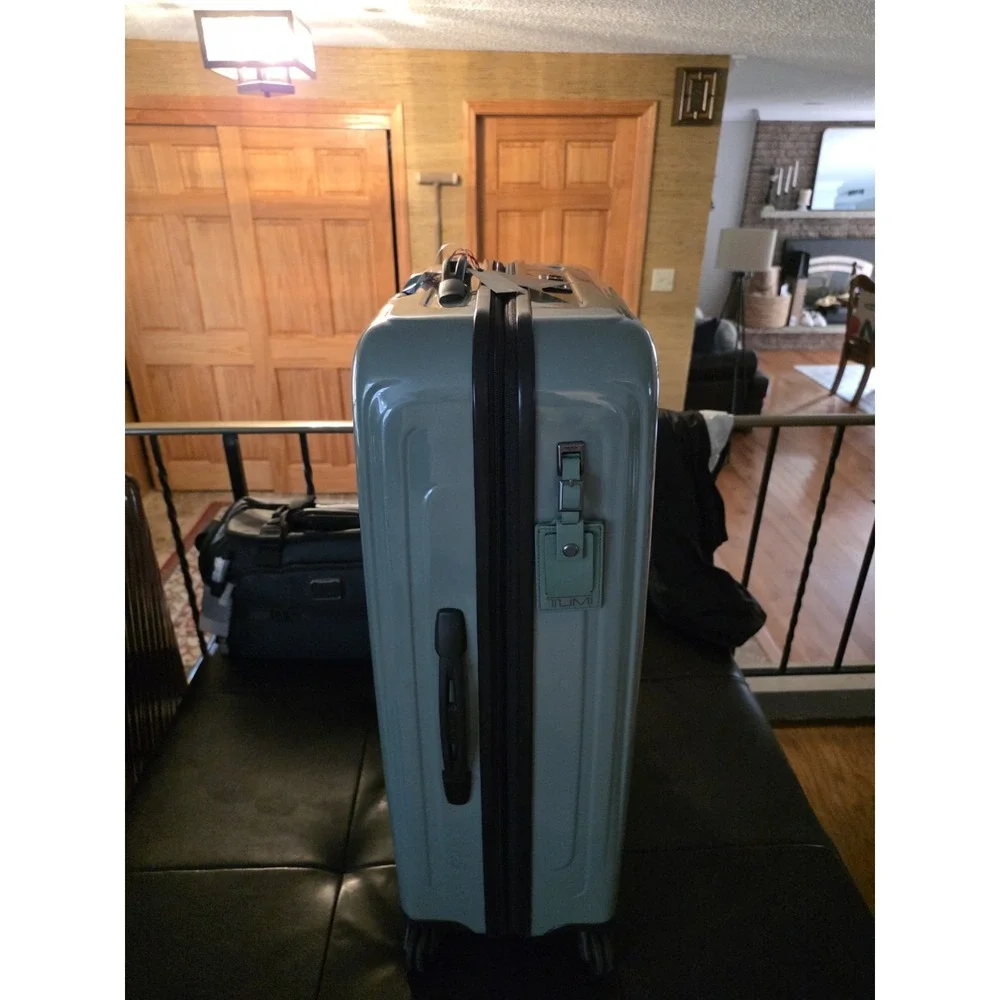 NEW Tumi V4 30.5
